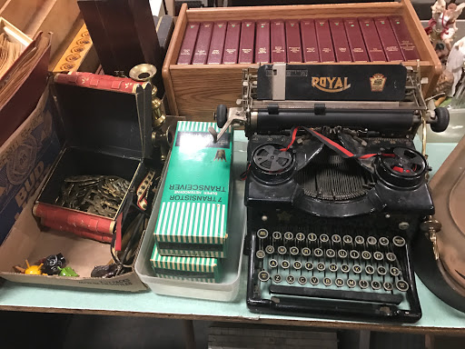 Auction House «RPN Sales & Auction House», reviews and photos, 4451 N Milwaukee Ave, Chicago, IL 60630, USA