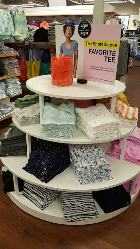 Clothing Store «Gap», reviews and photos, 18511 Outlet Blvd, Chesterfield, MO 63005, USA