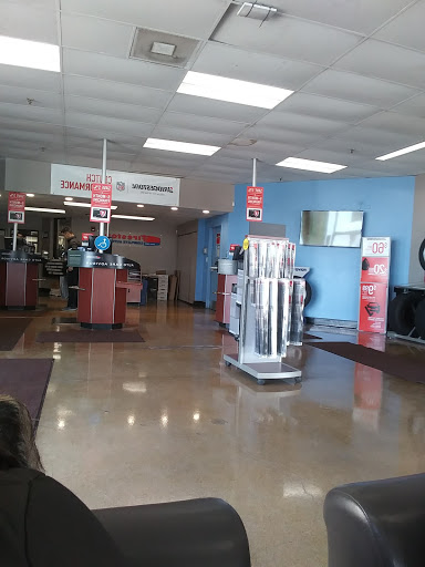 Tire Shop «Firestone Complete Auto Care», reviews and photos, 1755 E Golf Rd, Schaumburg, IL 60173, USA