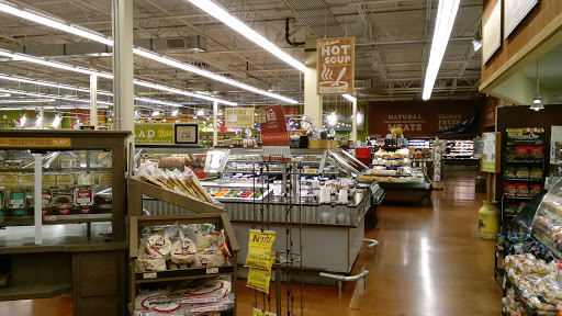 Grocery Store «Fresh Thyme Farmers Market- Lincoln Park», reviews and photos, 2500 N Elston Ave, Chicago, IL 60647, USA