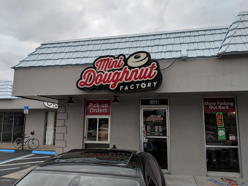 Donut Shop «Mini Doughnut Factory», reviews and photos, 2109 S Dale Mabry Hwy, Tampa, FL 33629, USA