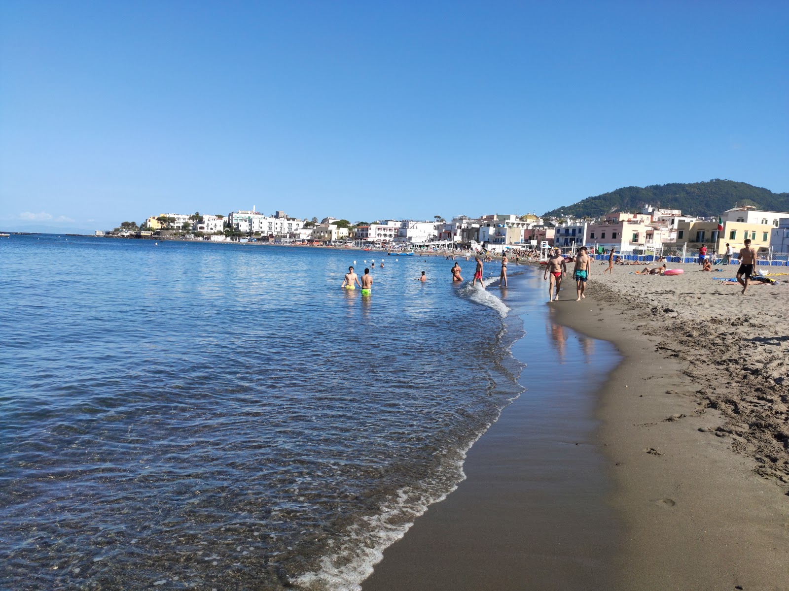 Foto van Spiaggia di San Pietro met helder zand oppervlakte