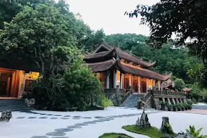 Dia Tang Phi Lai Pagoda image