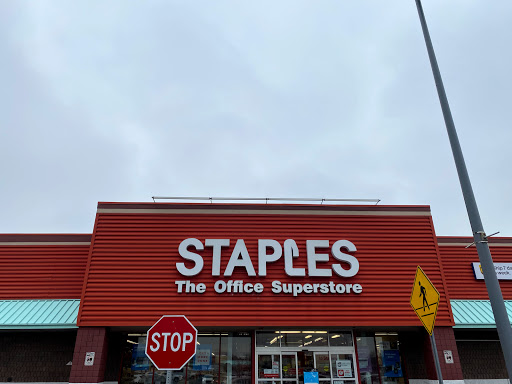 Office Supply Store «Staples», reviews and photos, 547 River Rd, Edgewater, NJ 07020, USA