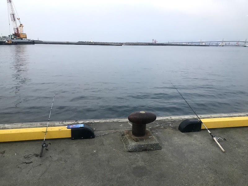 小名浜港漁港区（「澤風」沈船防波堤跡）