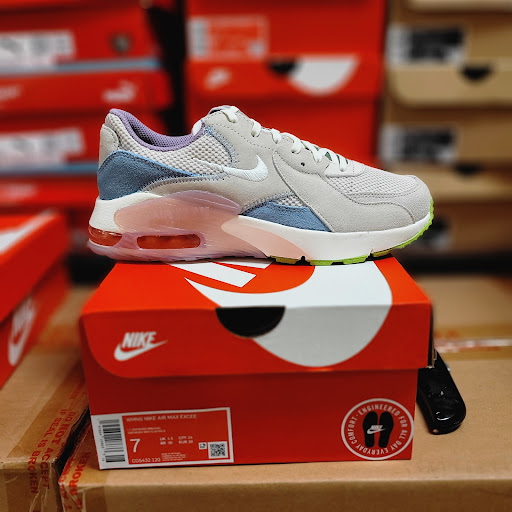 Shoe Store «Famous Footwear», reviews and photos, 31 Furlong Dr, Revere, MA 02151, USA