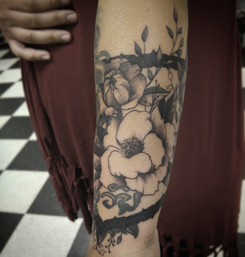 Tattoo Shop «Cali Soul Tattoo», reviews and photos, 4751 N Blackstone Ave, Fresno, CA 93726, USA