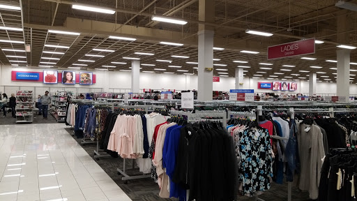 Clothing Store «Burlington Coat Factory», reviews and photos, 30 W Rand Rd, Arlington Heights, IL 60004, USA