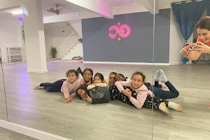 Stellae Studio | Escola de Dança Yoga e Pilates image