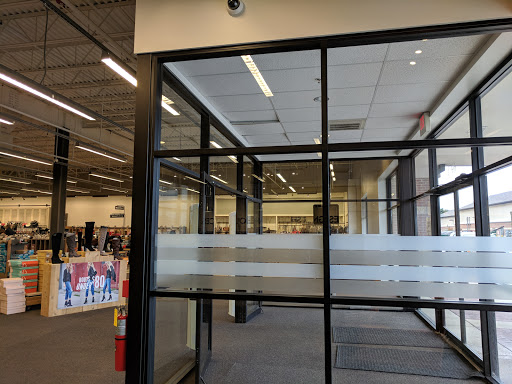 Shoe Store «DSW Designer Shoe Warehouse», reviews and photos, 6971 Grand Ave, Gurnee, IL 60031, USA