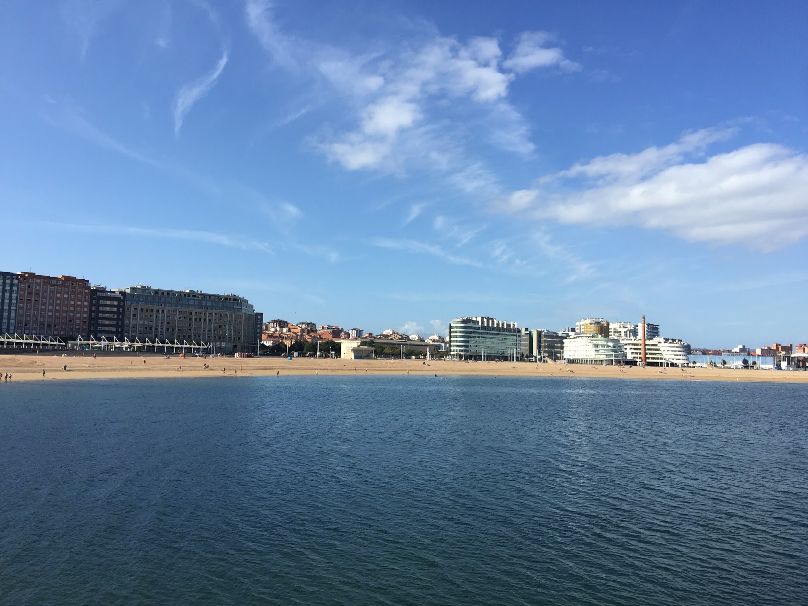 Foto de Playa de Poniente área de comodidades