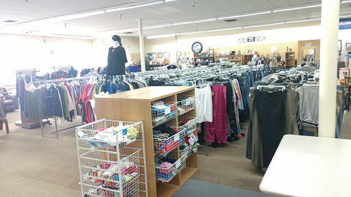 Thrift Store «Society of St. Vincent de Paul - Thunderbird Thrift Store», reviews and photos, 3547 W Thunderbird Rd, Phoenix, AZ 85053, USA