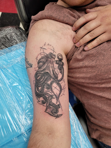 Tattoo Shop «Artistry In Motion», reviews and photos, 230 E Walnut St, North Vernon, IN 47265, USA