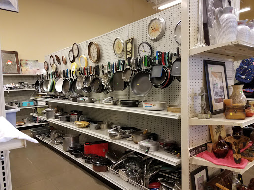 Thrift Store «St Vincent De Paul - West Broadway Thrift Store», reviews and photos, 2345 W Broadway, Eugene, OR 97402, USA