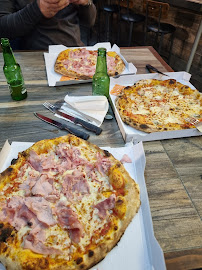 Plats et boissons du Pizzeria Pizza Carloni à Villeurbanne - n°2