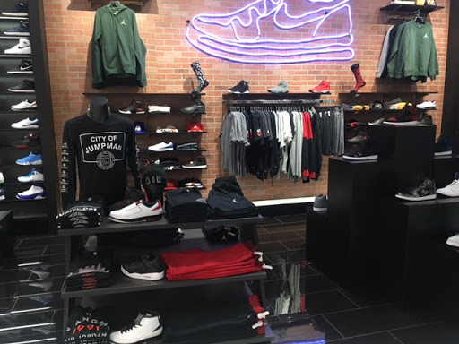 Shoe Store «Shoe Palace», reviews and photos, 239 Los Cerritos Center Suite 114, Cerritos, CA 90703, USA