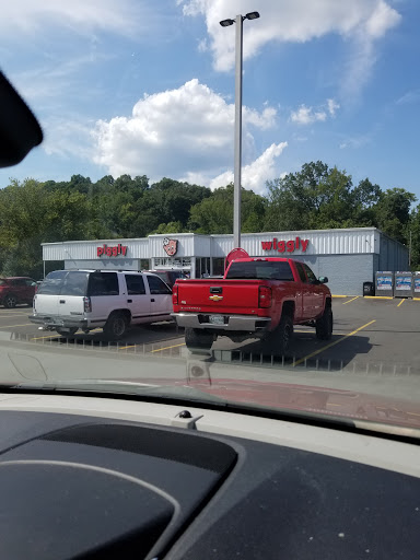 Grocery Store «Piggly Wiggly», reviews and photos, 1536 Donelson Pkwy, Dover, TN 37058, USA