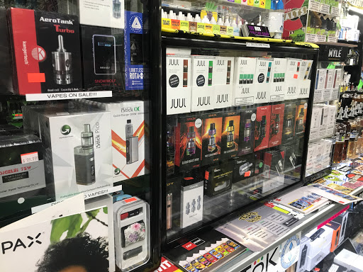 Tobacco Shop «The Hub Smoke Shop & Gifts», reviews and photos, 6410 N Oak Trafficway, Kansas City, MO 64118, USA