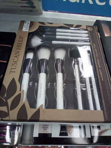 Clothing Store «Ross Dress for Less», reviews and photos, 7290 191st St, Tinley Park, IL 60477, USA