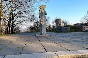 Monument to Dnipropetrovsk students who died during the Great Patriotic War image