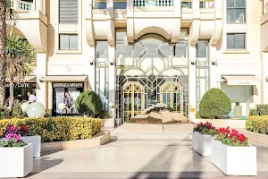 Luxury Apartment for rent - Relais de la Reine -Cannes Croisette image