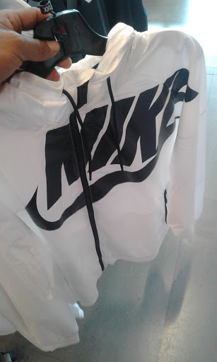 Sporting Goods Store «Champs Sports», reviews and photos, 1248 3rd Street Promenade, Santa Monica, CA 90401, USA