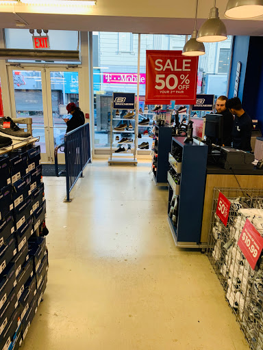 Shoe Store «SKECHERS Factory Outlet», reviews and photos, 163-11 Jamaica Ave, Jamaica, NY 11432, USA