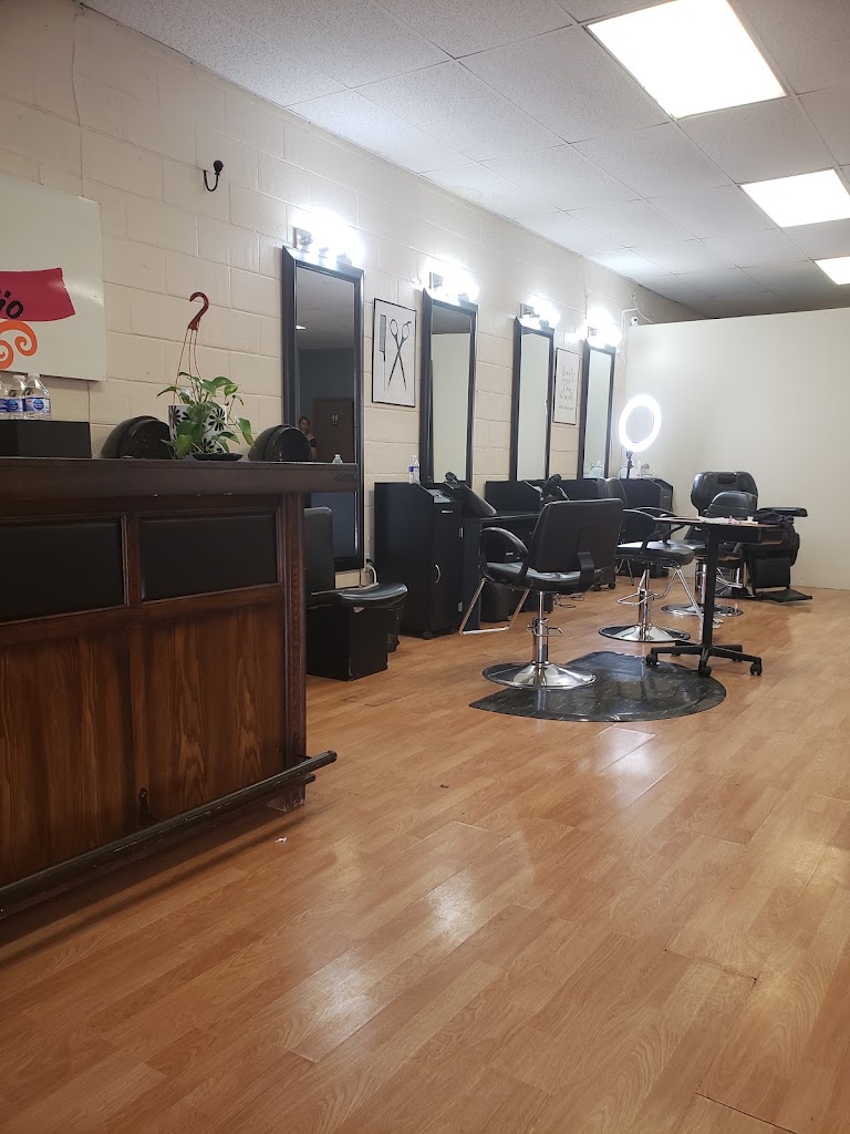 Menixas Salon 85017