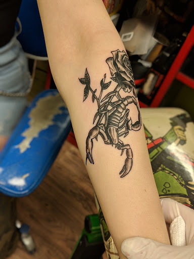 Tattoo Shop «Alternative Tattoo», reviews and photos, 613 Hilltop Rd, Curtis Bay, MD 21226, USA