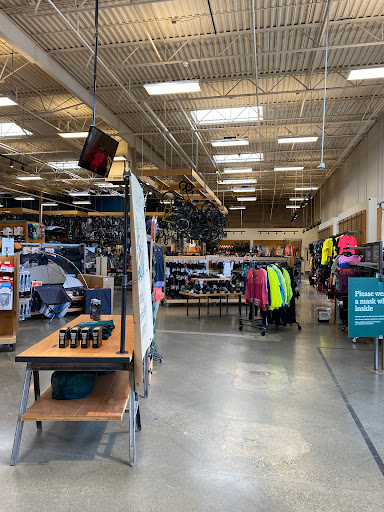 Camping Store «REI», reviews and photos, 735 NW Gilman Blvd, Issaquah, WA 98027, USA