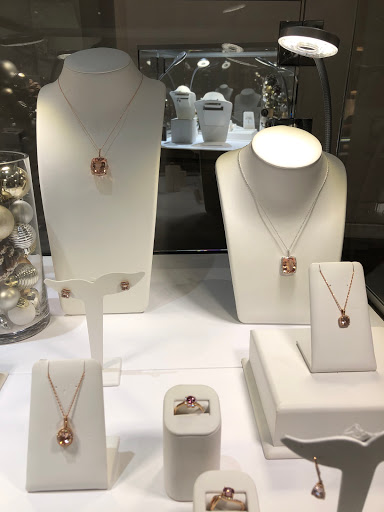 Jewelry Store «DeVons Jewelers», reviews and photos, 1151 Galleria Blvd, Roseville, CA 95678, USA