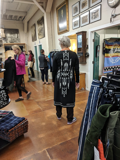 Clothing Store «Pendleton Washougal Mill Store», reviews and photos, 2 Pendleton Way, Washougal, WA 98671, USA