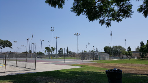 Park «Bellflower City Caruthers Park», reviews and photos, 10500 Flora Vista St, Bellflower, CA 90706, USA