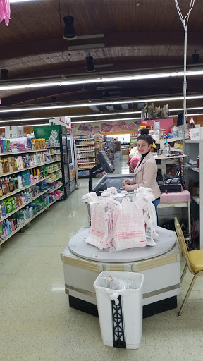 Grocery Store «El Gigante Grocery Store», reviews and photos, 2720 W 71st St, Indianapolis, IN 46268, USA