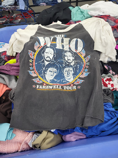 Thrift Store «Goodwill Clearance Outlet, Donation Center & Career Center», reviews and photos, 515 N 51st Ave, Phoenix, AZ 85043, USA