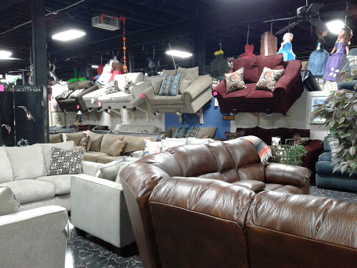 Flea Market «Springfield Flea Market & Gifts», reviews and photos, 1325 E Trafficway St, Springfield, MO 65802, USA