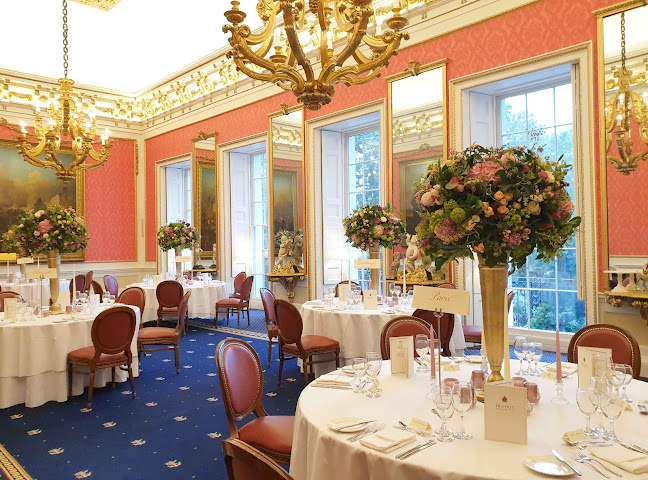 Reviews of The In & Out (Naval and Military Club) in London - Association