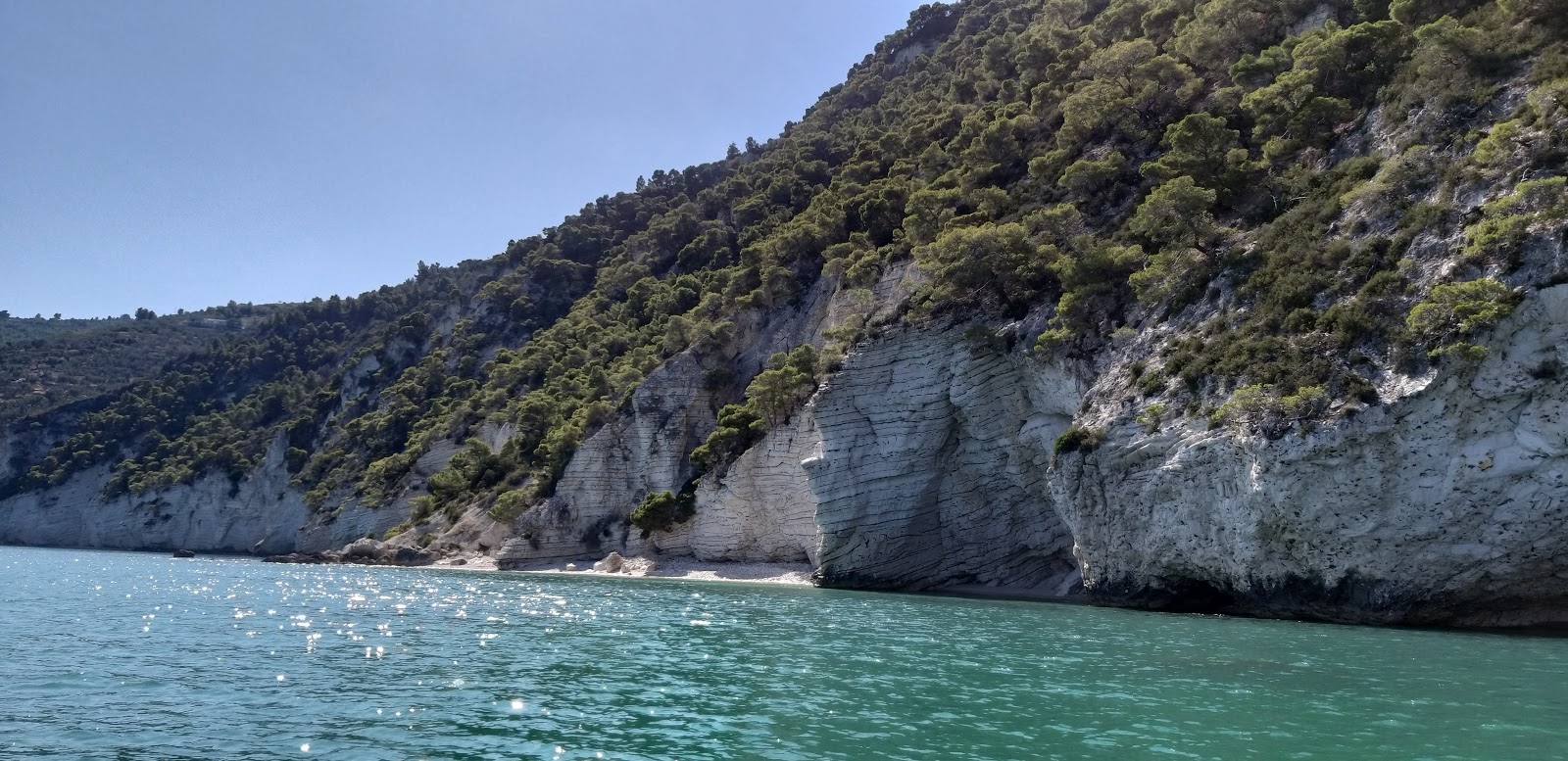 Pietre Nere'in fotoğrafı hafif ince çakıl taş yüzey ile