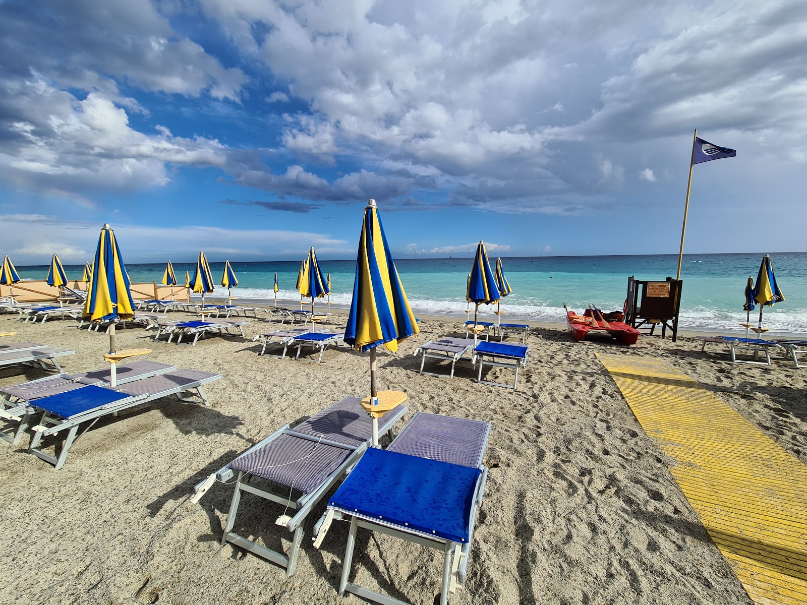 Fotografie cu Spiaggia libera Attrezzata și așezarea