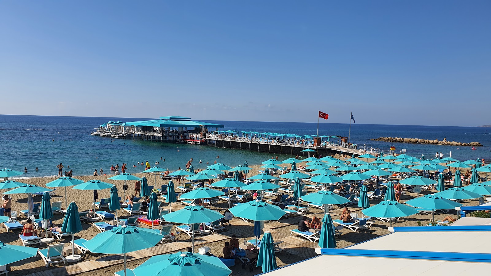 Foto di Avsallar beach II con una superficie del acqua verde-blu