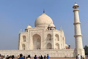 Taj Mahal Agra Tour Guide (Govt. approved) English & German family image