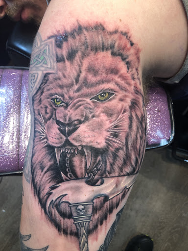 Commitment Ink Tattoo & Body, 1575 Thomaston Ave # 1, Waterbury, CT 06704, USA, 