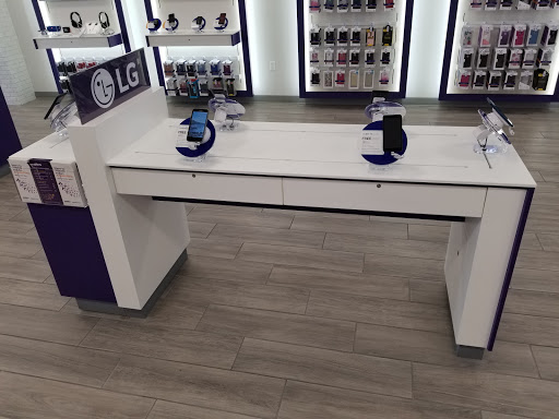 Cell Phone Store «MetroPCS Corporate Store», reviews and photos, 7780 NW 25th St, Miami, FL 33126, USA