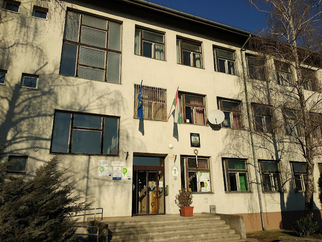 Opinii despre Marcali Berzsenyi Dániel Gimnázium în Marcali - Iskola