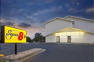 Super 8 by Wyndham Columbus Airport image