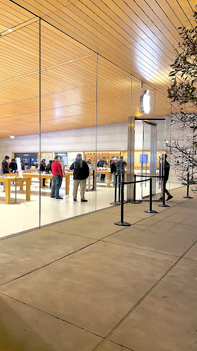 Computer Store «Apple Southlake Town Square», reviews and photos, 260 Grand Ave, Southlake, TX 76092, USA