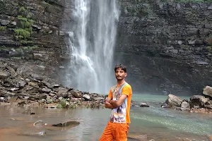 Dhawalkund Waterfall image