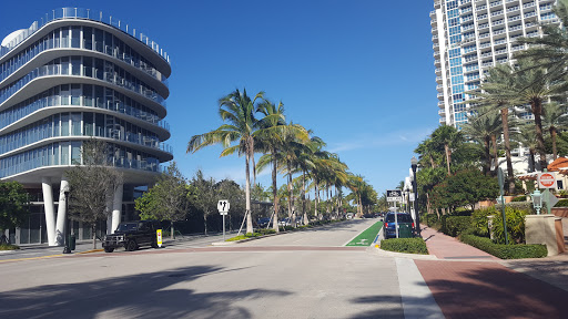 Liquor Store «Portofino Wine Bank», reviews and photos, 500 S. Pointe Dr #110, Miami Beach, FL 33139, USA