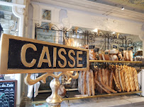 Vitrine du Restaurant Au Petit Versailles du Marais à Paris - n°11