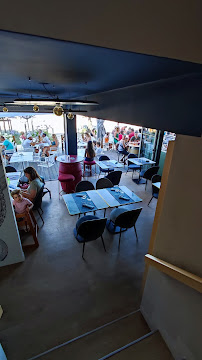 Atmosphère du L'ostra - Restaurant & Bar à Huitres à Saint-Gilles-Croix-de-Vie - n°13